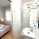 Mit 2 Schwimmbädern Ferienhaus *