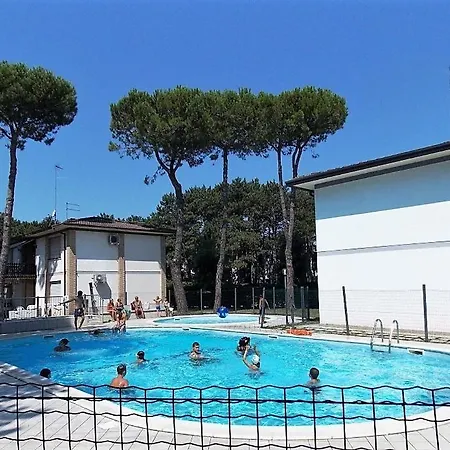 Tatil Evi Mit 2 Schwimmbaedern Bibione